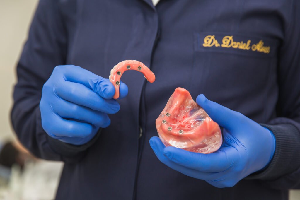 Como os avanços nos implantes dentários estão transformando a qualidade de vida dos pacientes Grupo Odontológico Carlos Teodorico